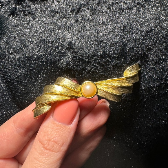 Vintage Givenchy brooch - Picture 4 of 6